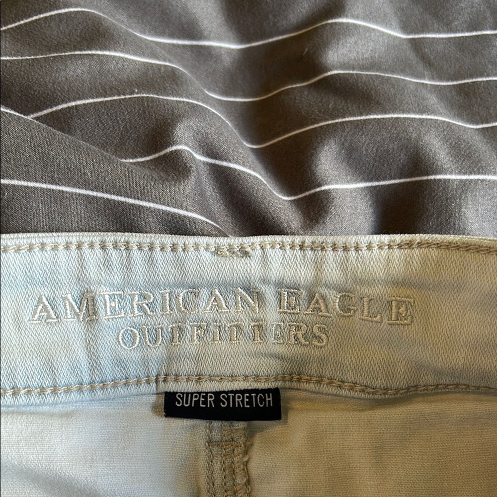 American Eagle Outfitters White Jean Shorts Distressed Frayed Hem - Picture 2 of 4